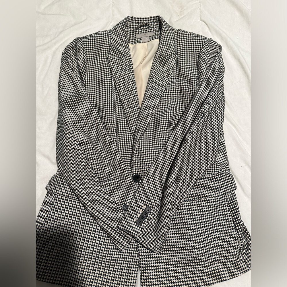 Fitted H&M blazer in woven houndstooth fabric. - Picture 3 of 3